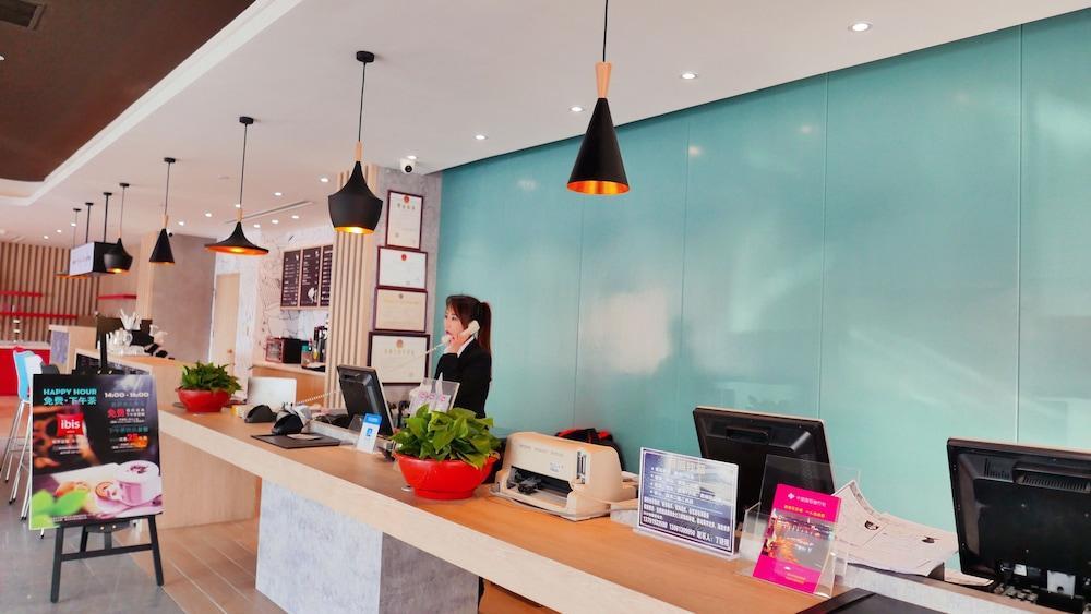 Ibis Qingdao Ningxia Road Hotel Екстериор снимка